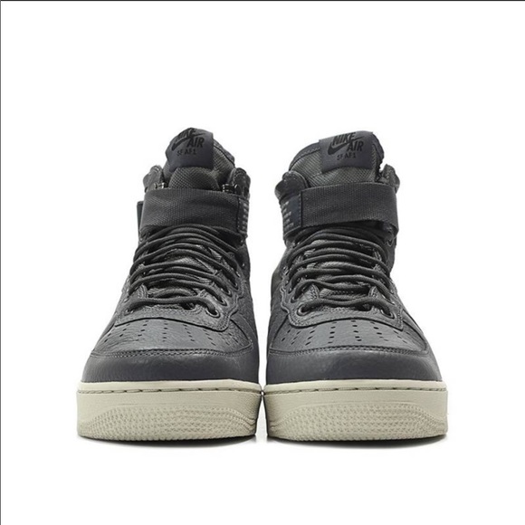 Nike shoes - Picture 6 of 7